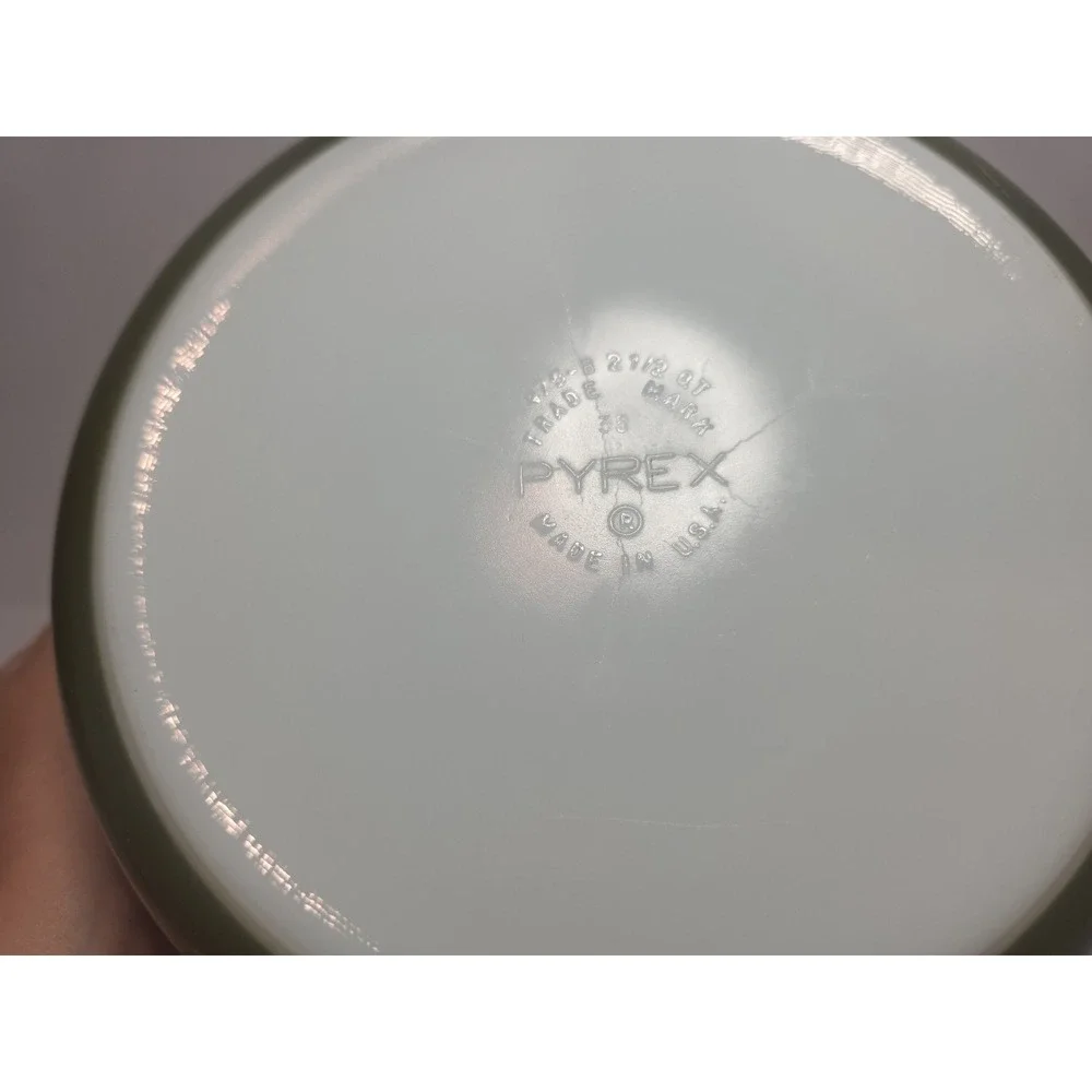 RARE - PYREX Zodiac Green Round Glass Casserole Bowl 2 1/2 QT with Lid & Stand